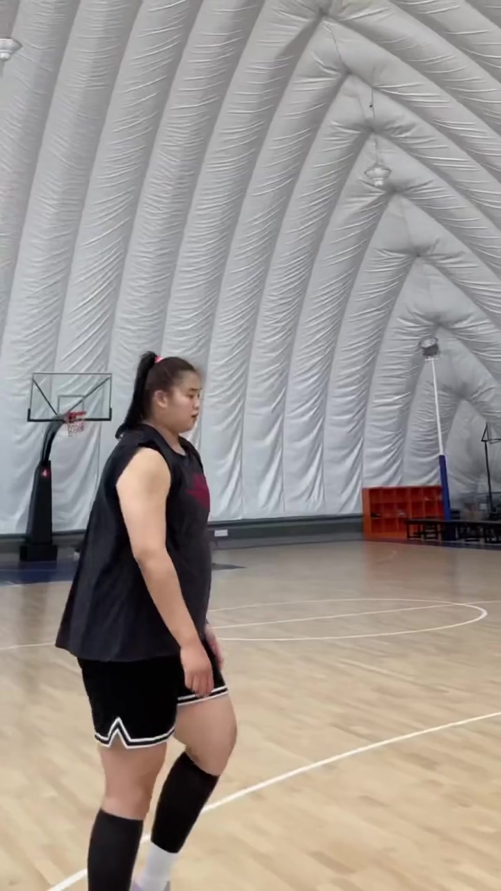 嚯，好魁梧！大寶貝劉禹彤背打你，你能頂住嗎？