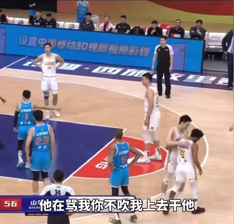 被庫克罵毛了？高詩(shī)巖對裁判說(shuō)：他再罵我你不吹，我就上去干他?。ǜ咴?shī)巖對新疆）