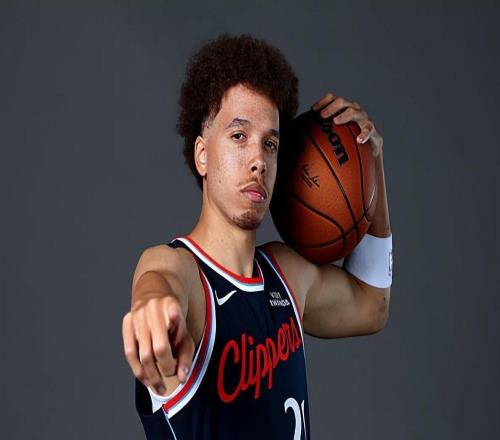 組織和串聯(lián)能力相當不錯，快船第三陣容中還隱藏著(zhù)一個(gè)小保羅