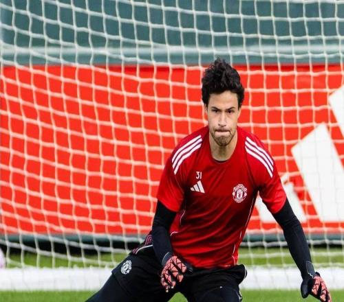 實(shí)力出色霸氣十足！曼聯(lián)新門(mén)將發(fā)揮出色，社媒賬號粉絲暴漲400%